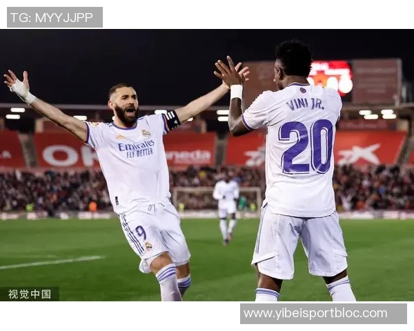 佩德里拼抢维尼修斯球衣遭黄牌皇马反击精彩瞬间回顾